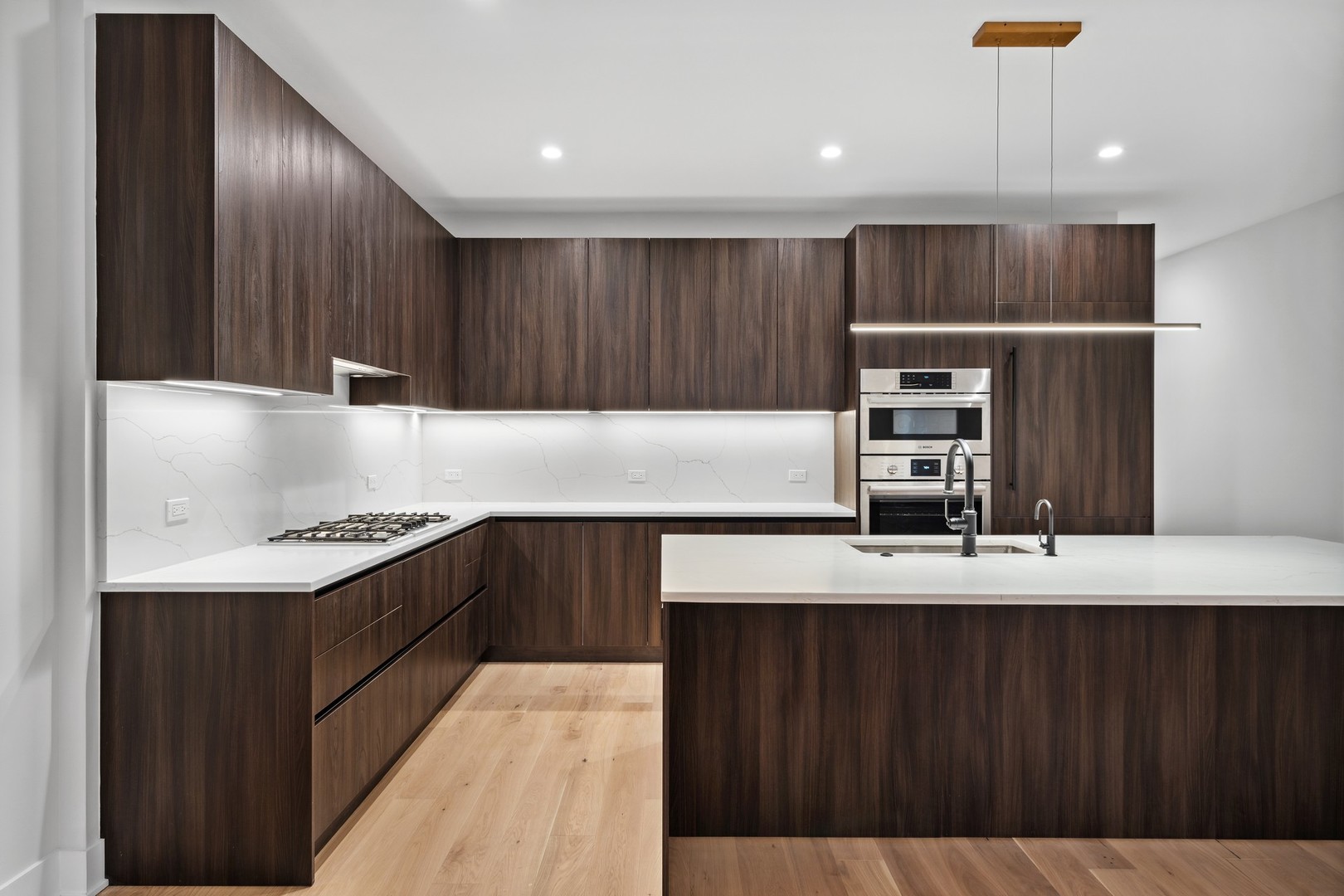 232 S Green Street Unit: 3S