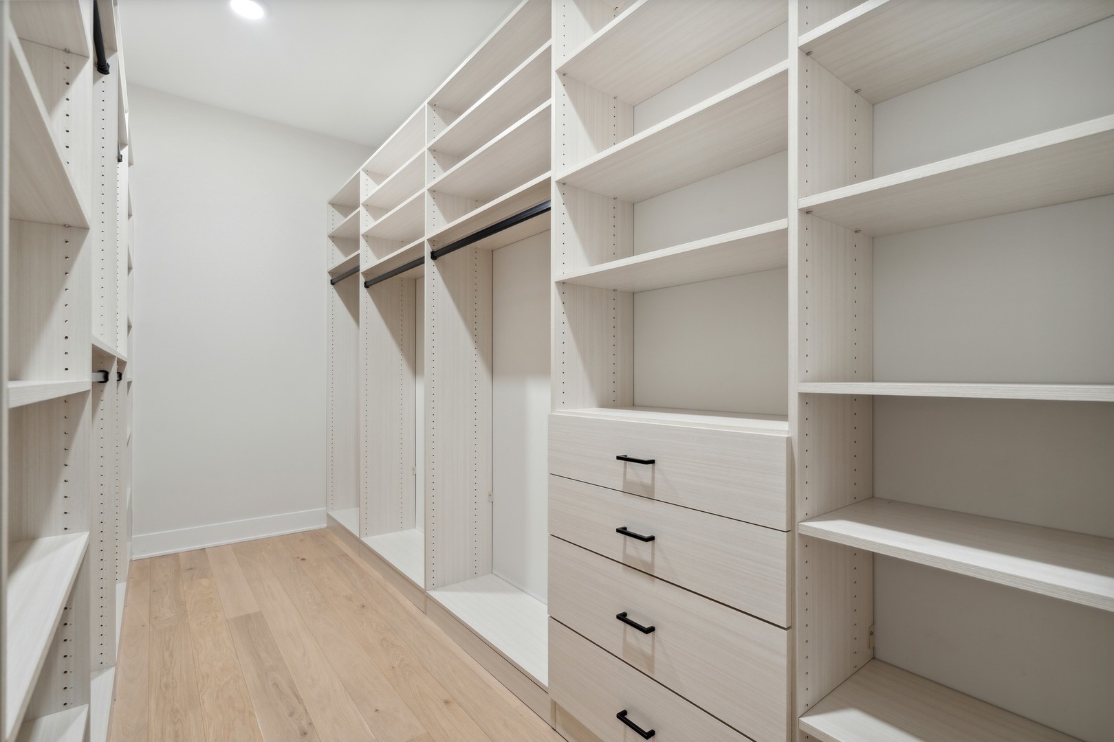 232 S Green Street Unit: 3S