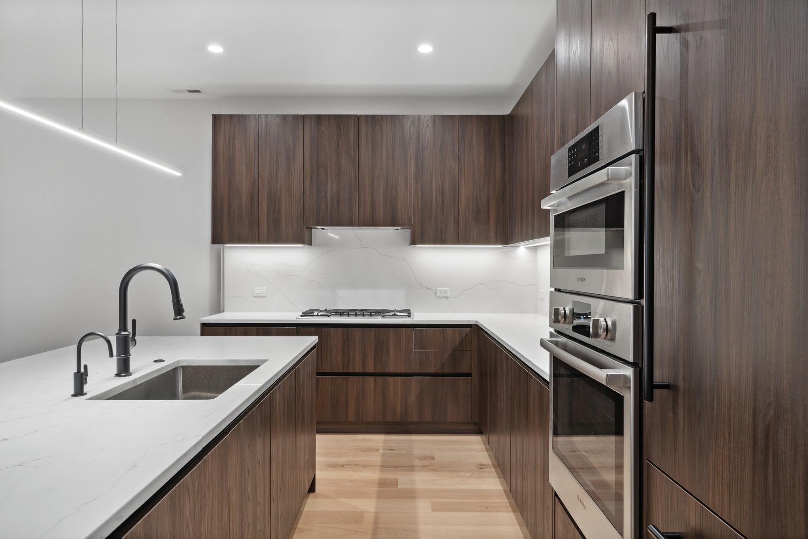 232 S Green Street Unit: 3S