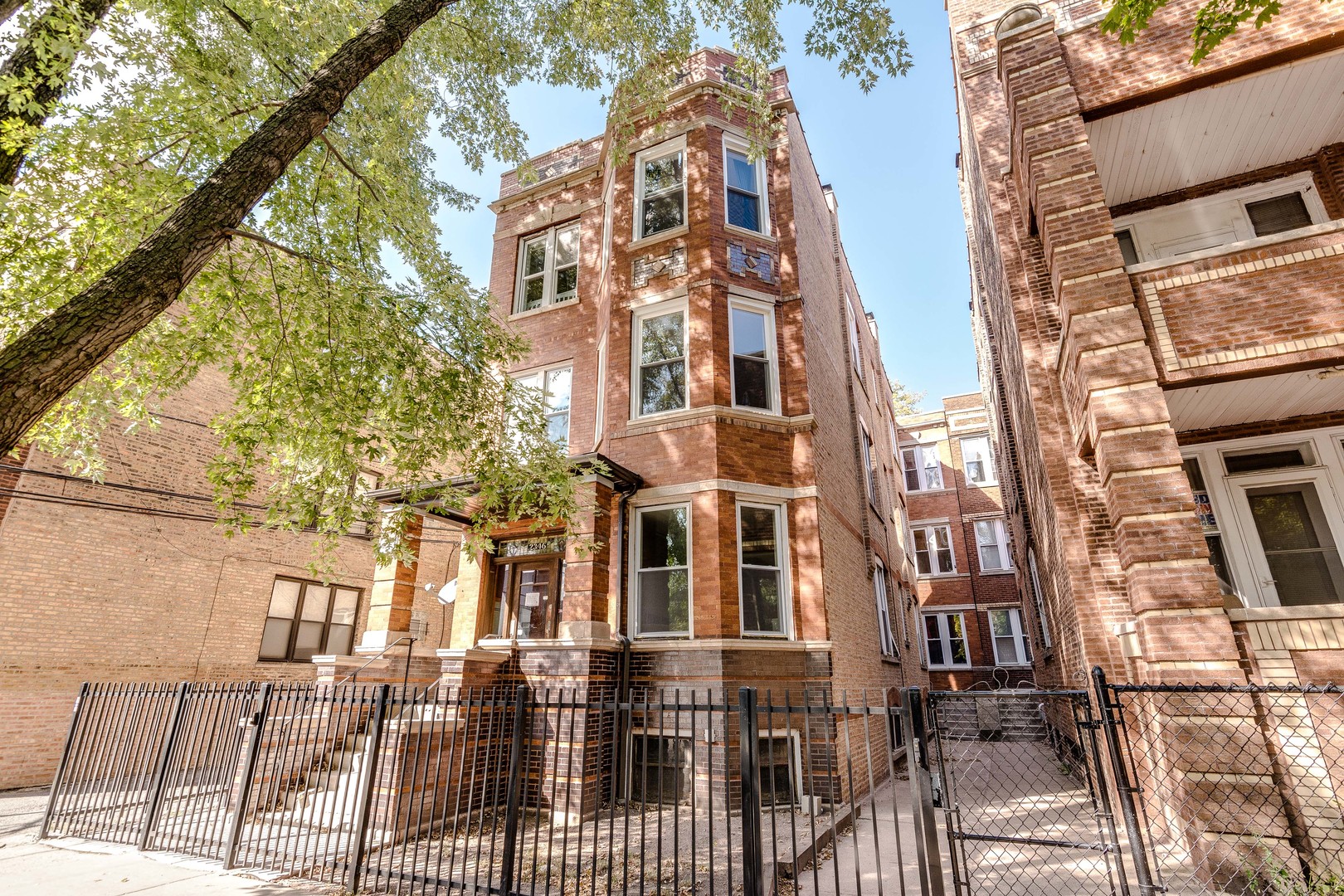 2346 W Thomas Street Unit: 2R