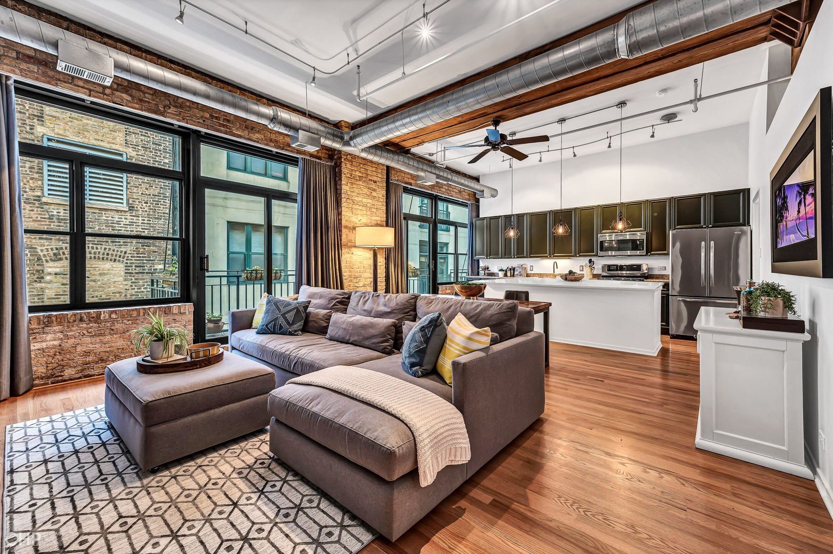 375 W ERIE Street Unit: 516