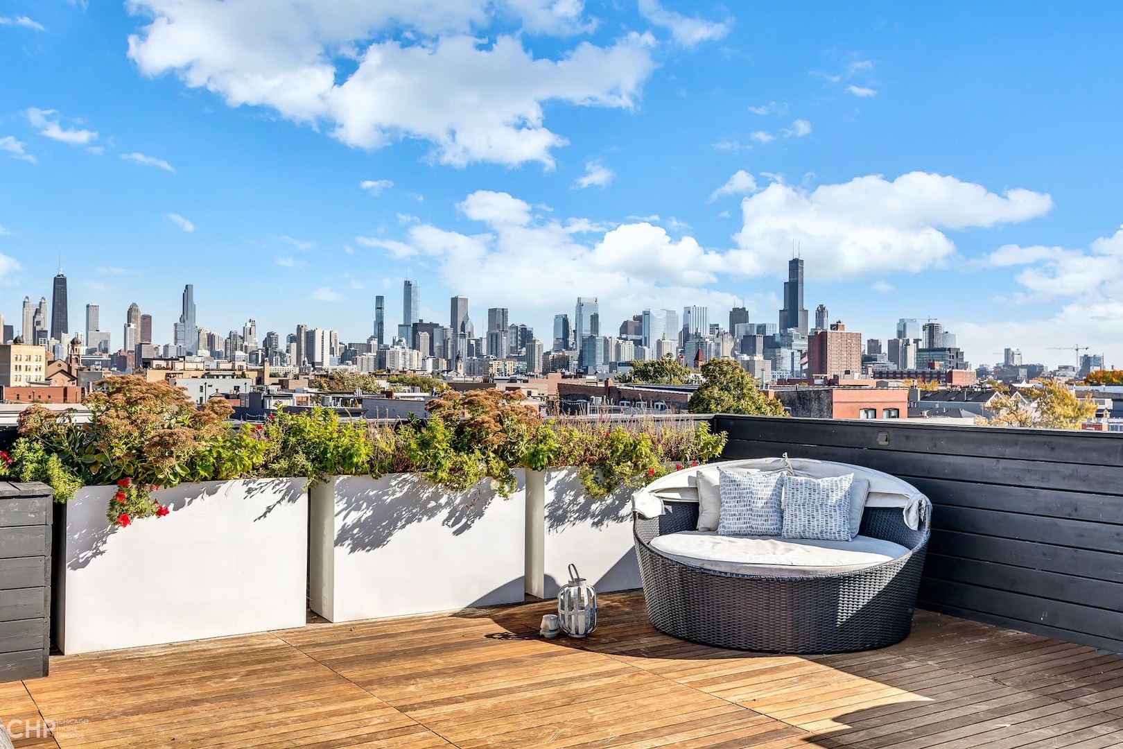 1711 W DIVISION Street Unit: 404