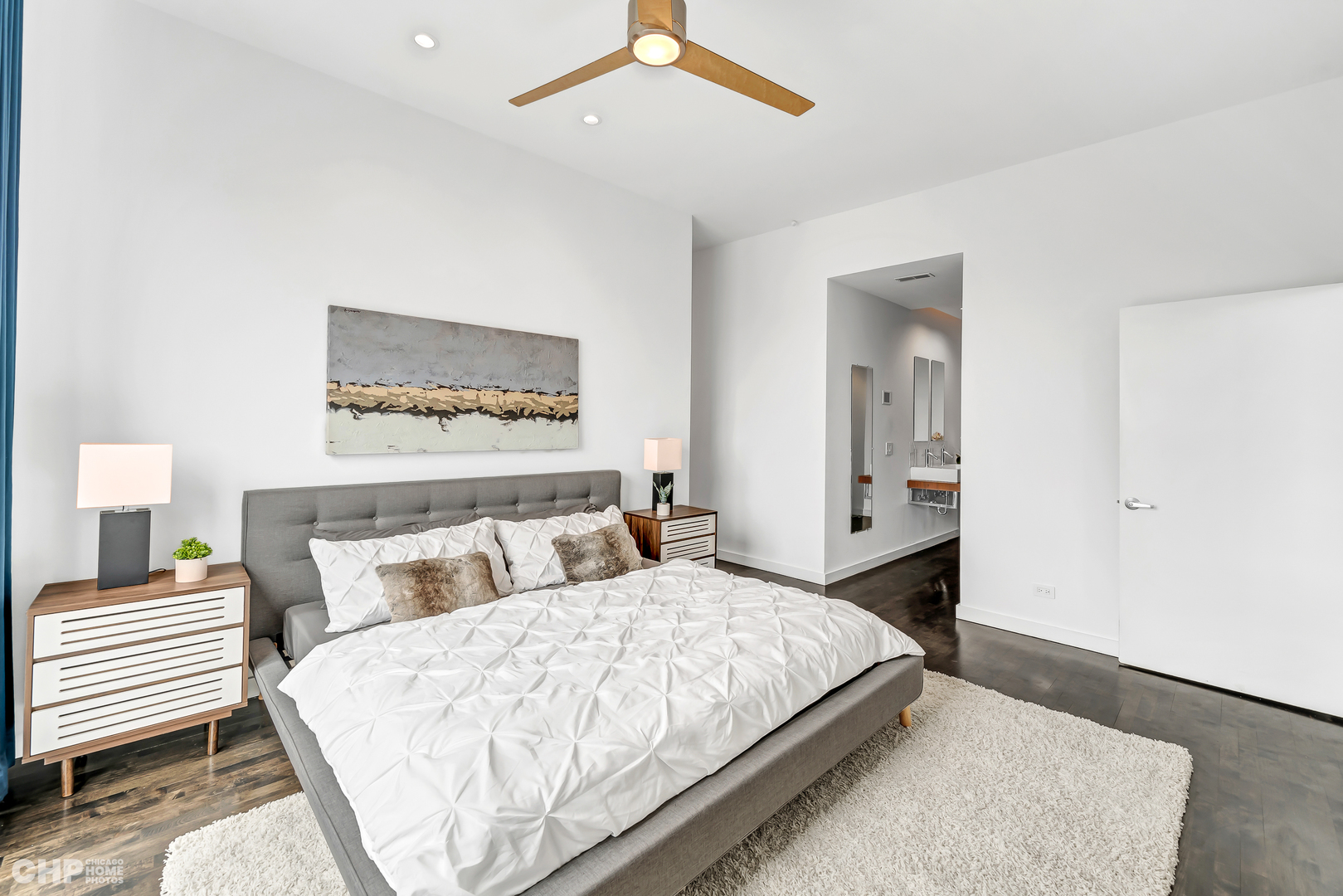 1711 W DIVISION Street Unit: 404