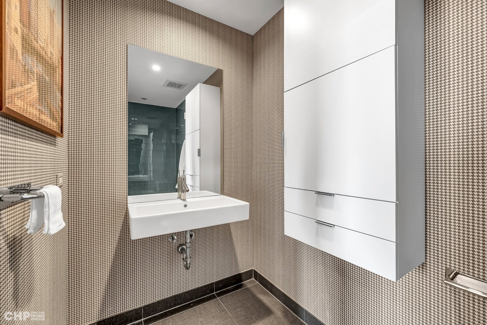 1711 W DIVISION Street Unit: 404