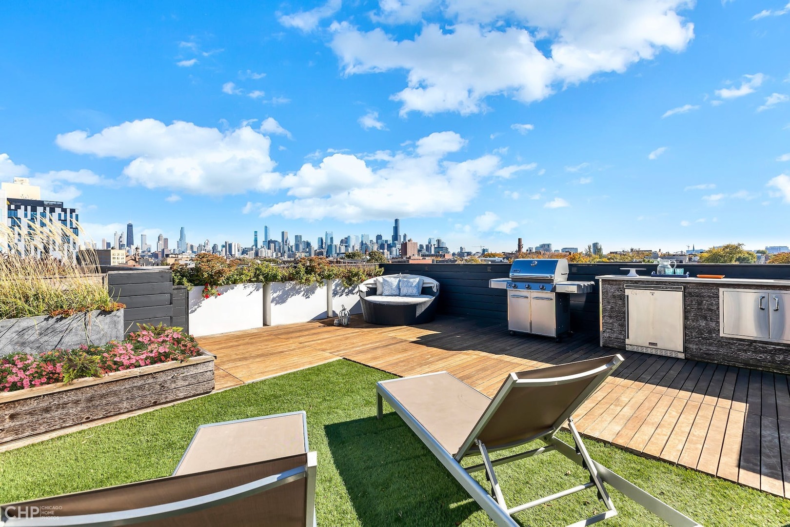 1711 W DIVISION Street Unit: 404