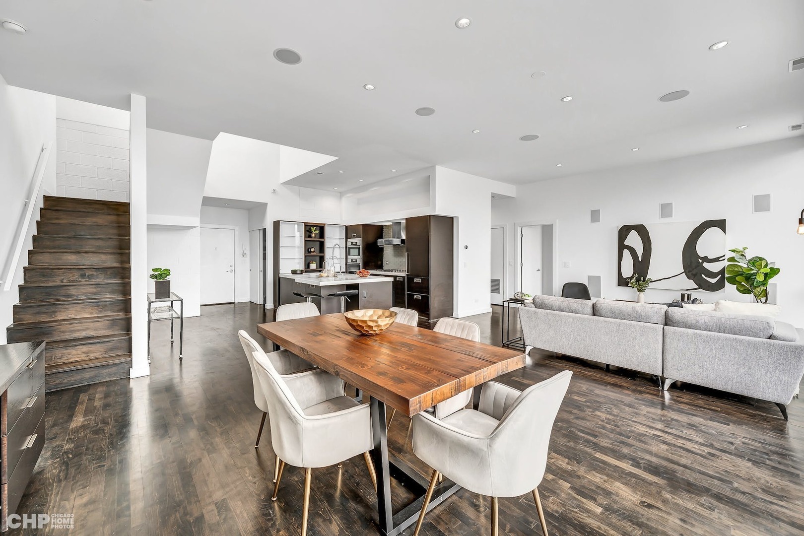 1711 W DIVISION Street Unit: 404