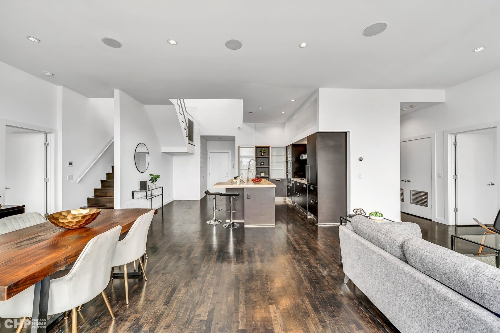 1711 W DIVISION Street Unit: 404