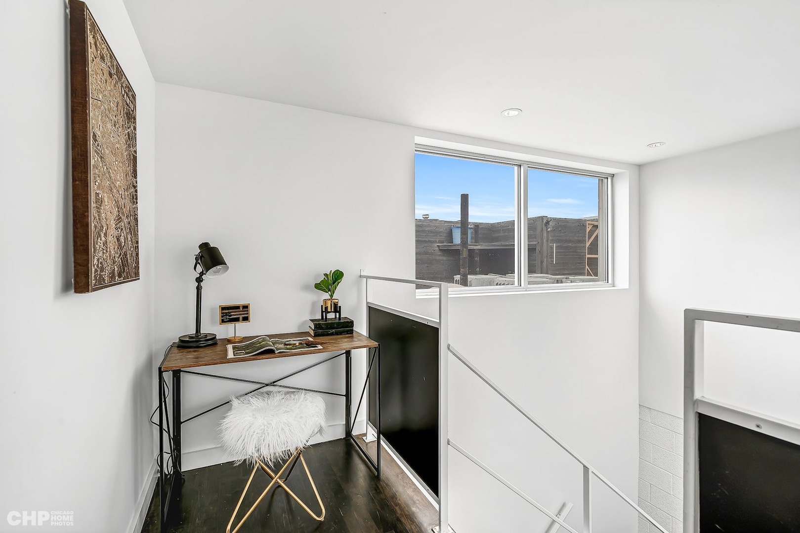 1711 W DIVISION Street Unit: 404