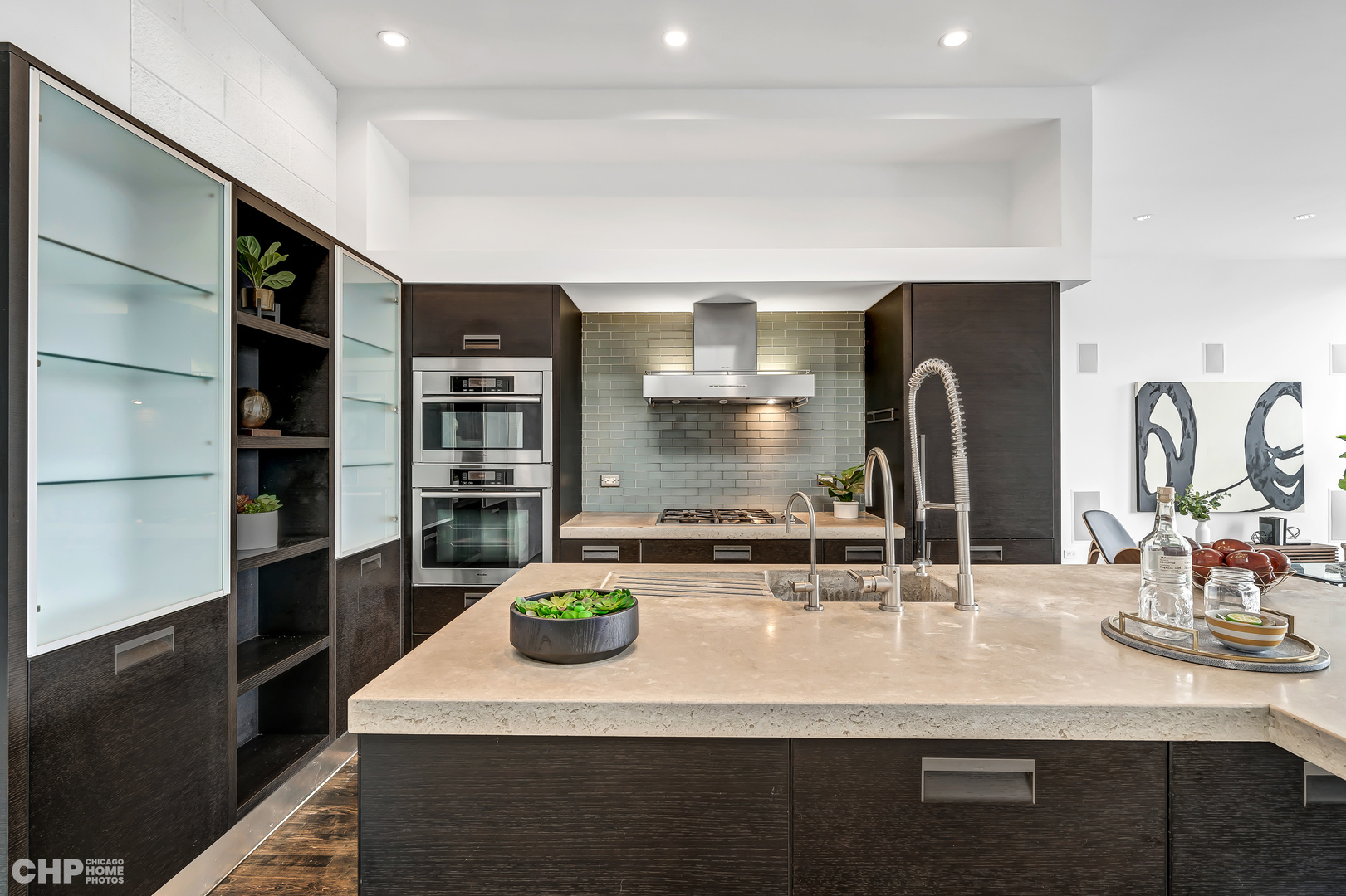 1711 W DIVISION Street Unit: 404