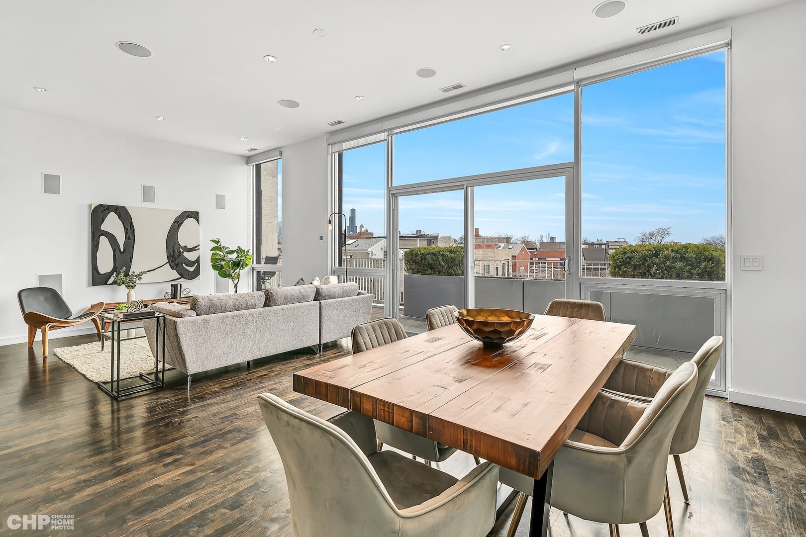1711 W DIVISION Street Unit: 404