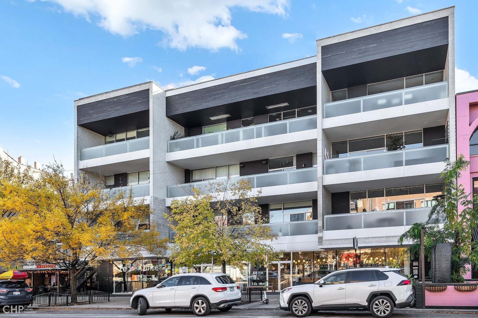 1711 W DIVISION Street Unit: 404