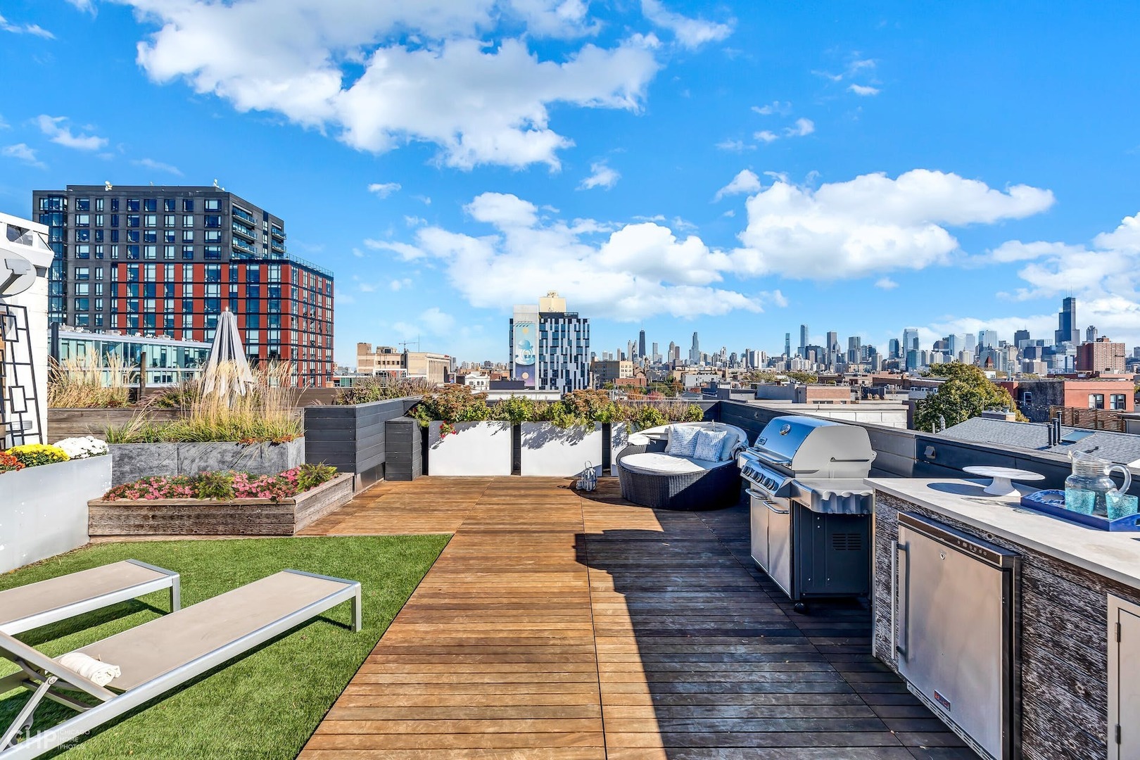 1711 W DIVISION Street Unit: 404