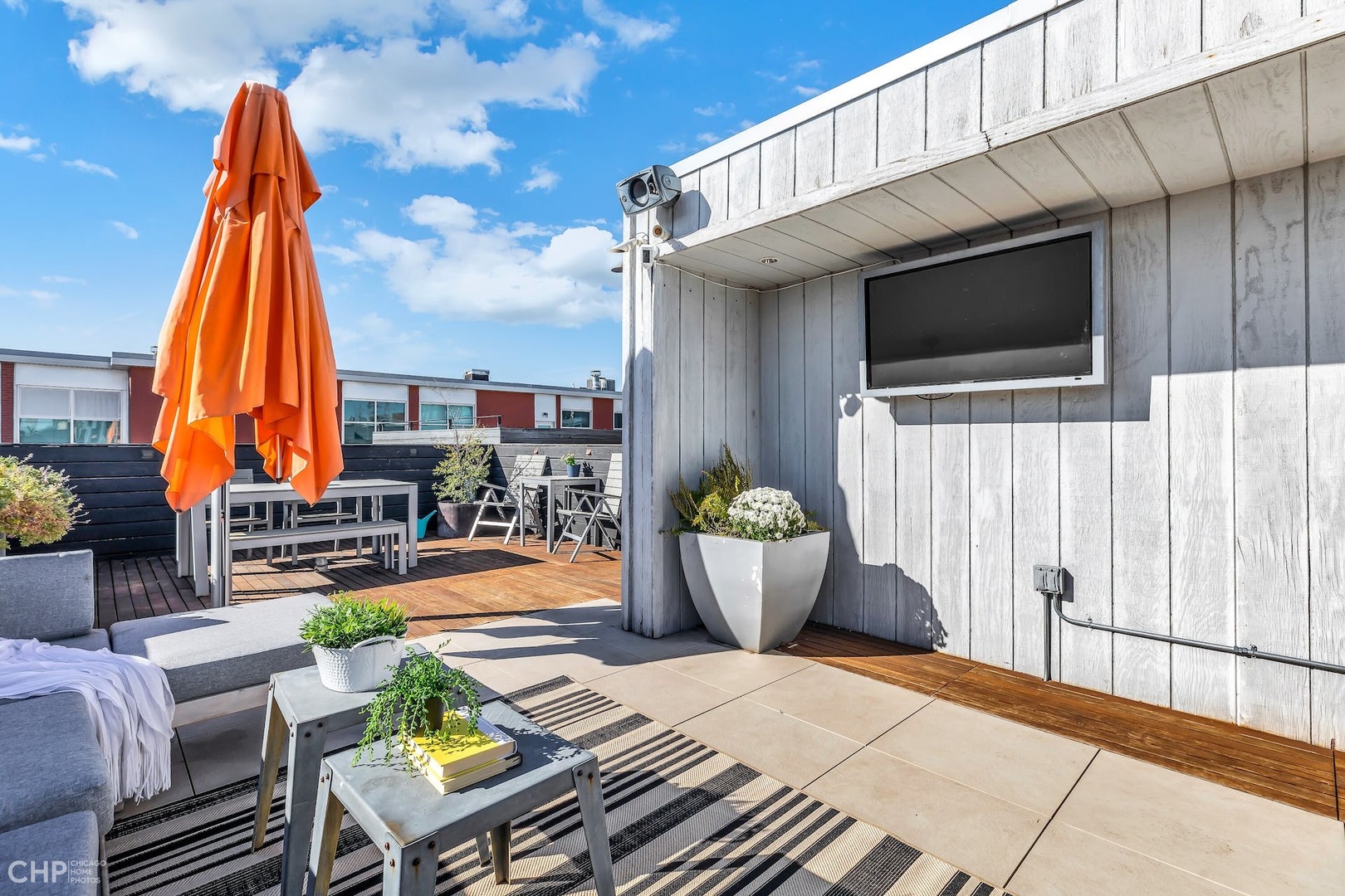 1711 W DIVISION Street Unit: 404