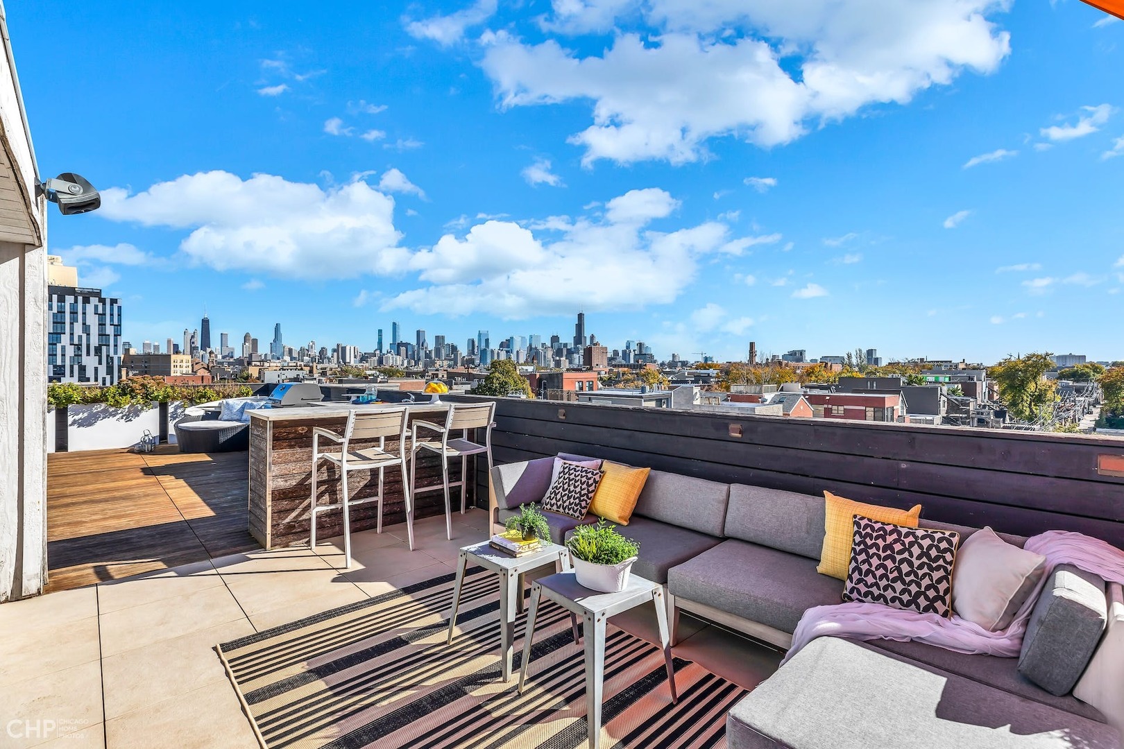 1711 W DIVISION Street Unit: 404