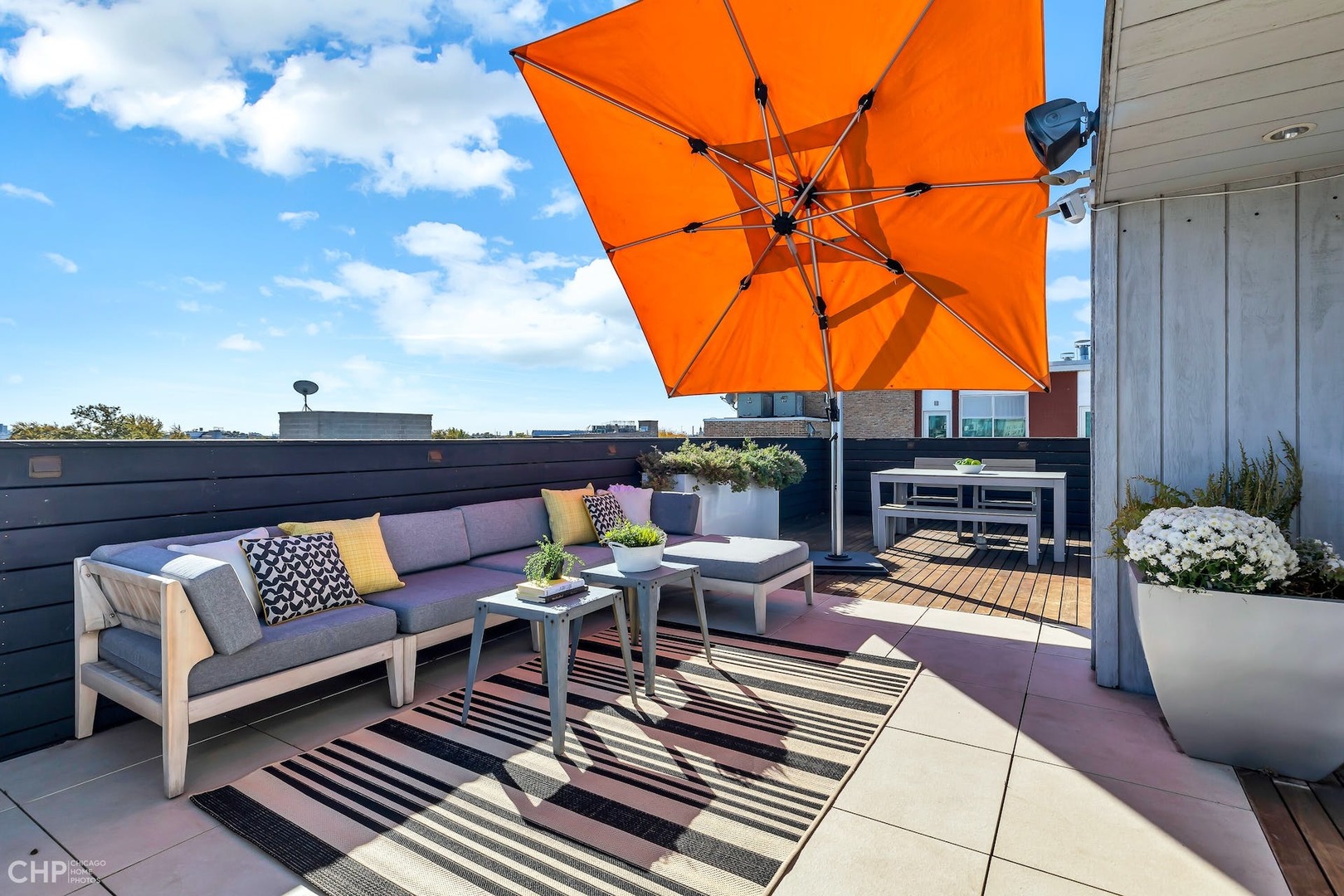 1711 W DIVISION Street Unit: 404