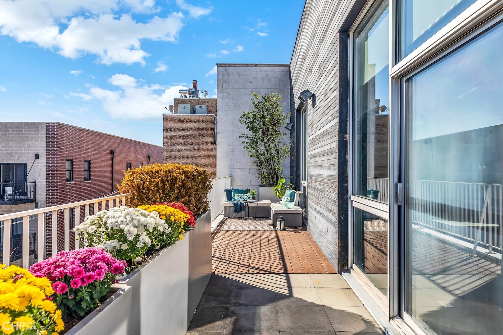 1711 W DIVISION Street Unit: 404