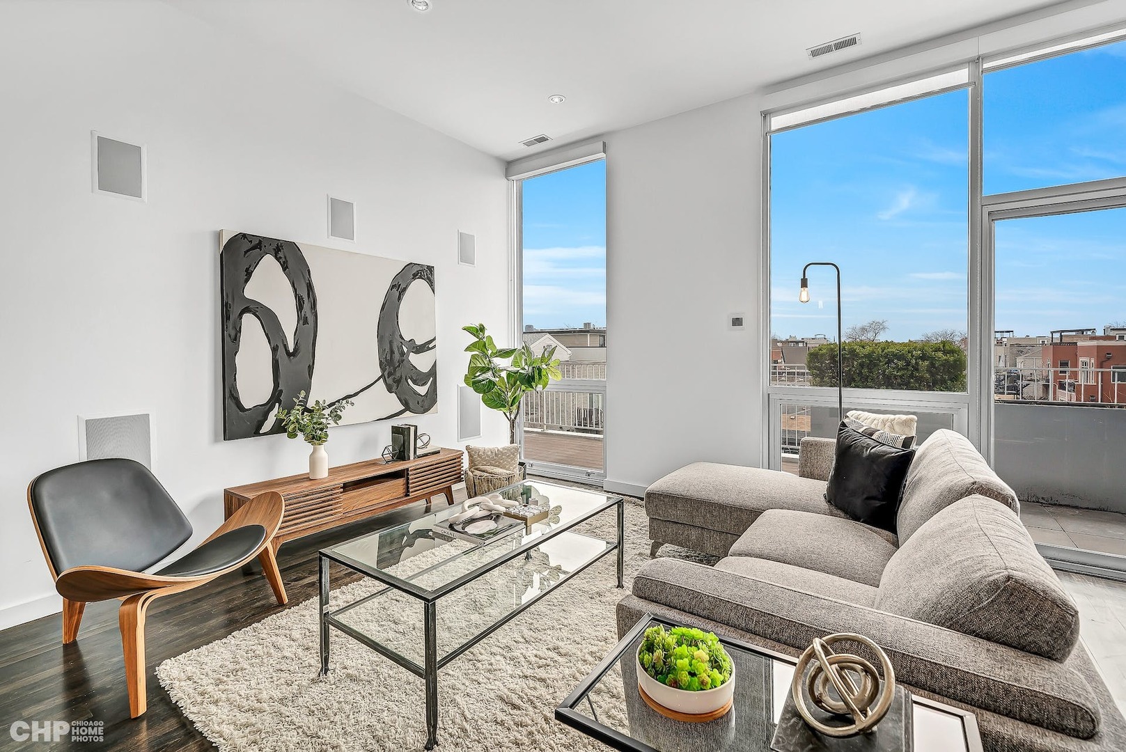 1711 W DIVISION Street Unit: 404