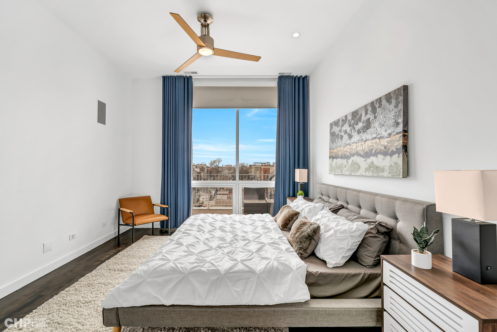 1711 W DIVISION Street Unit: 404