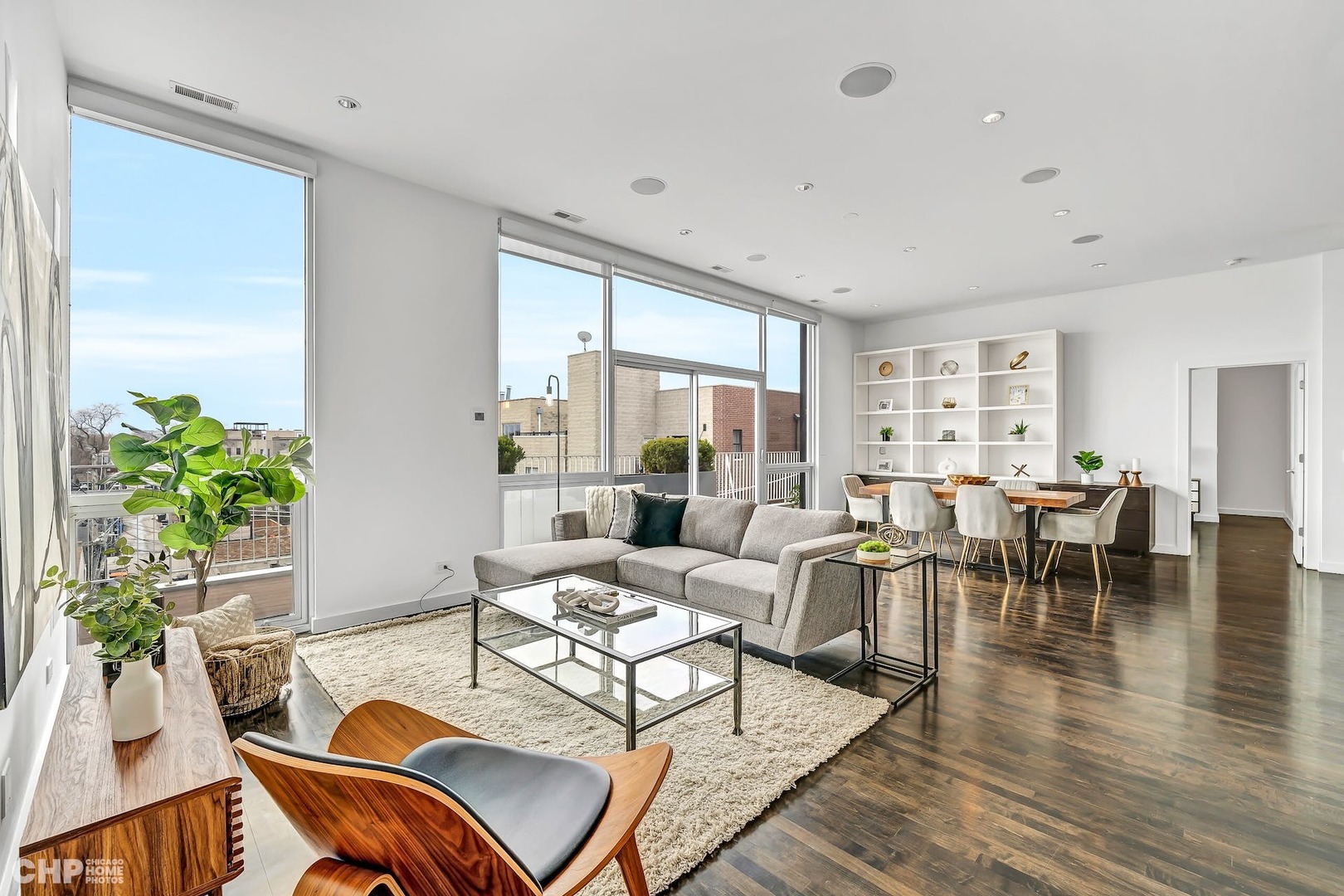 1711 W DIVISION Street Unit: 404