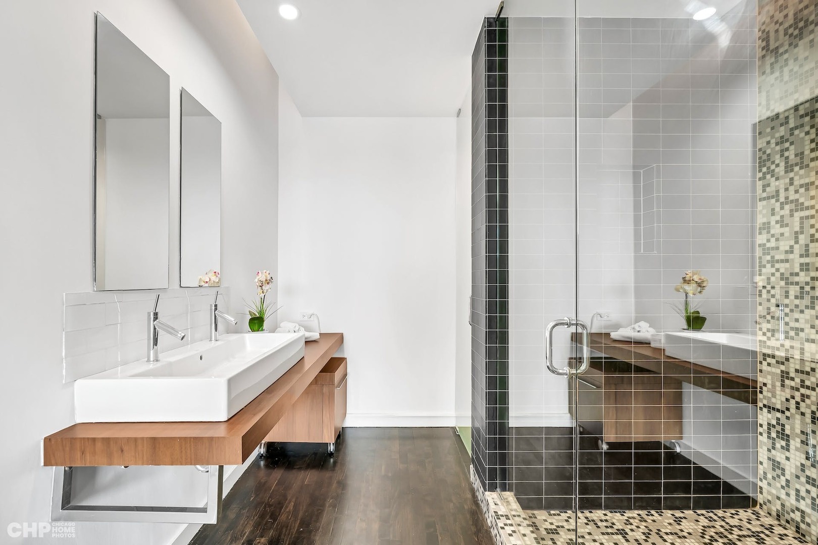 1711 W DIVISION Street Unit: 404