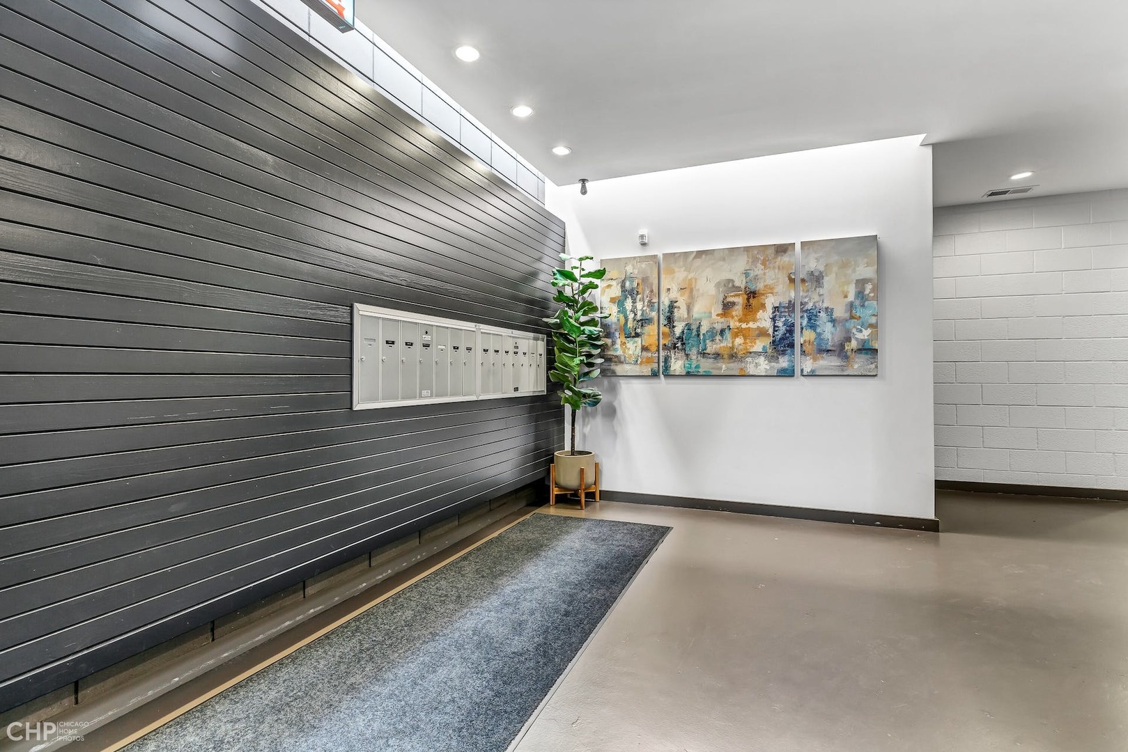 1711 W DIVISION Street Unit: 404