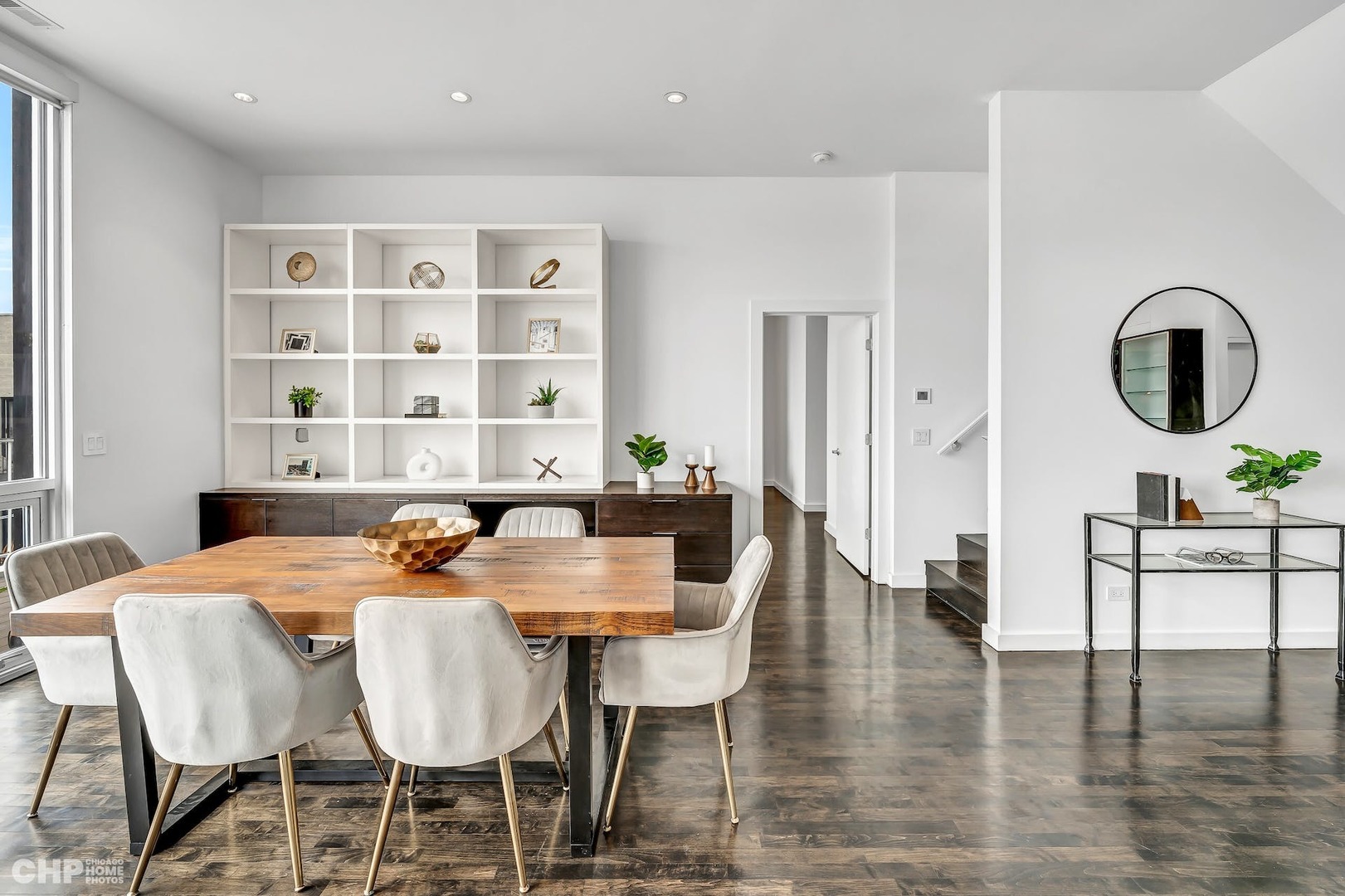 1711 W DIVISION Street Unit: 404