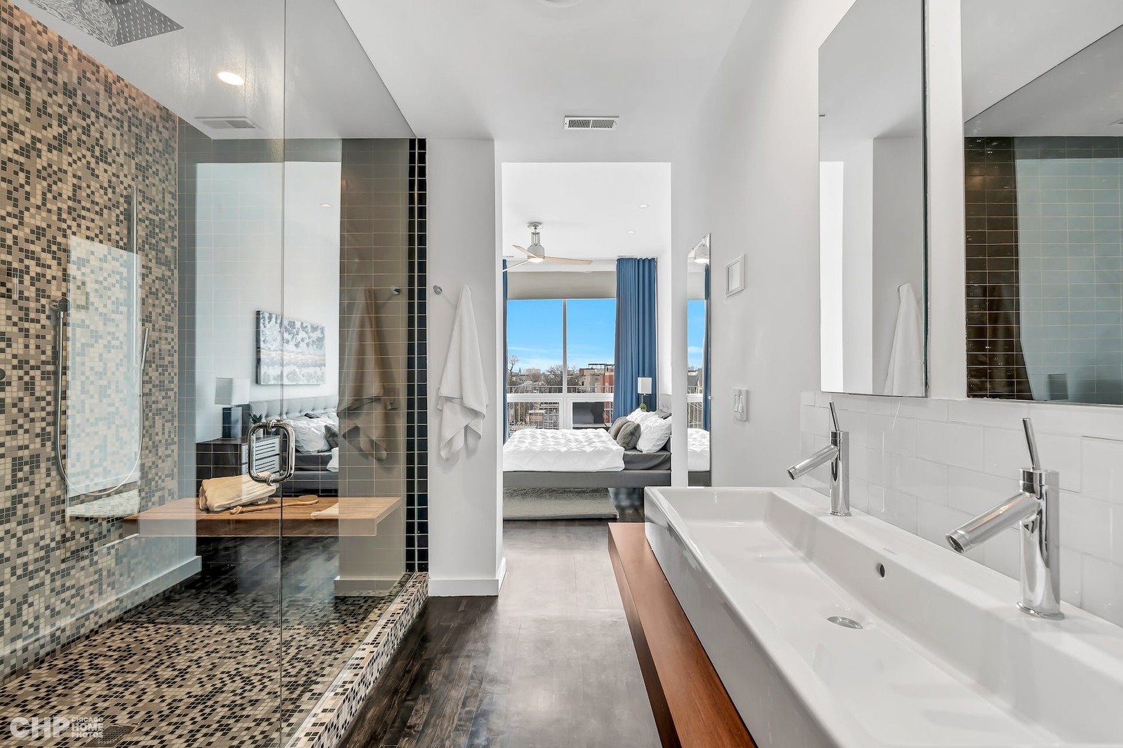 1711 W DIVISION Street Unit: 404