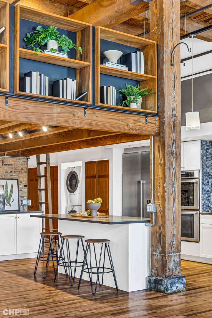612 N OAKLEY Boulevard Unit: 101