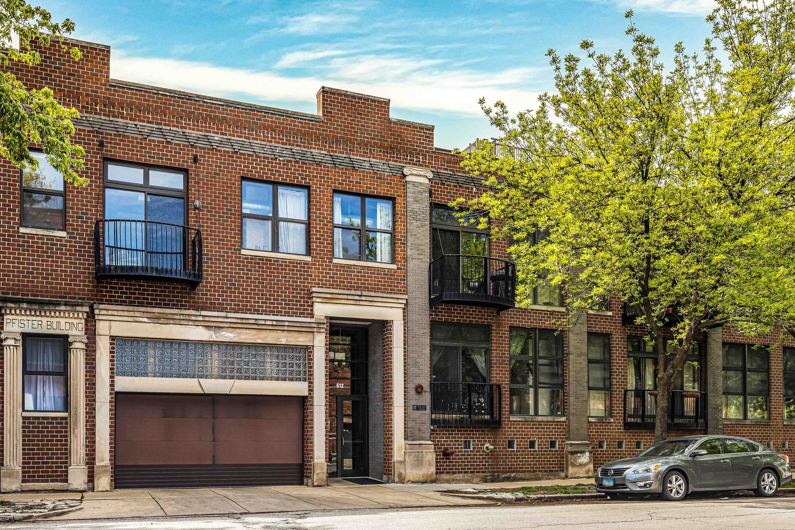 612 N OAKLEY Boulevard Unit: 101