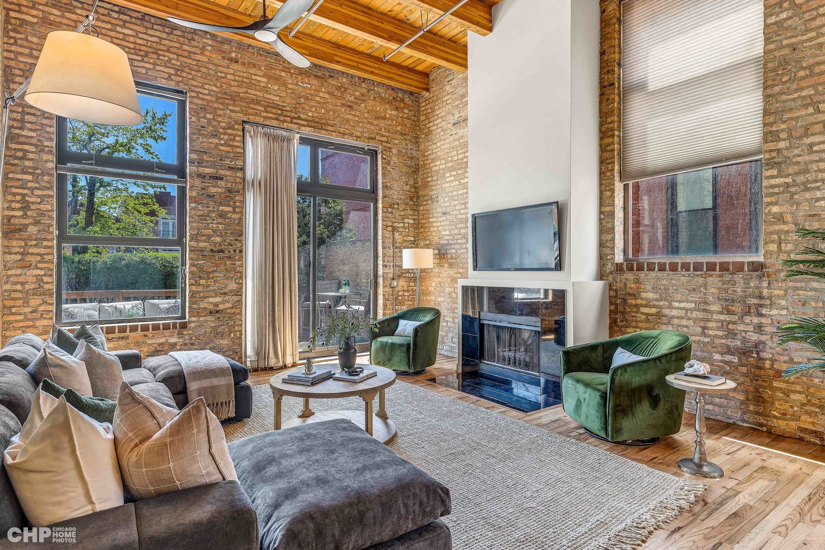 612 N OAKLEY Boulevard Unit: 101