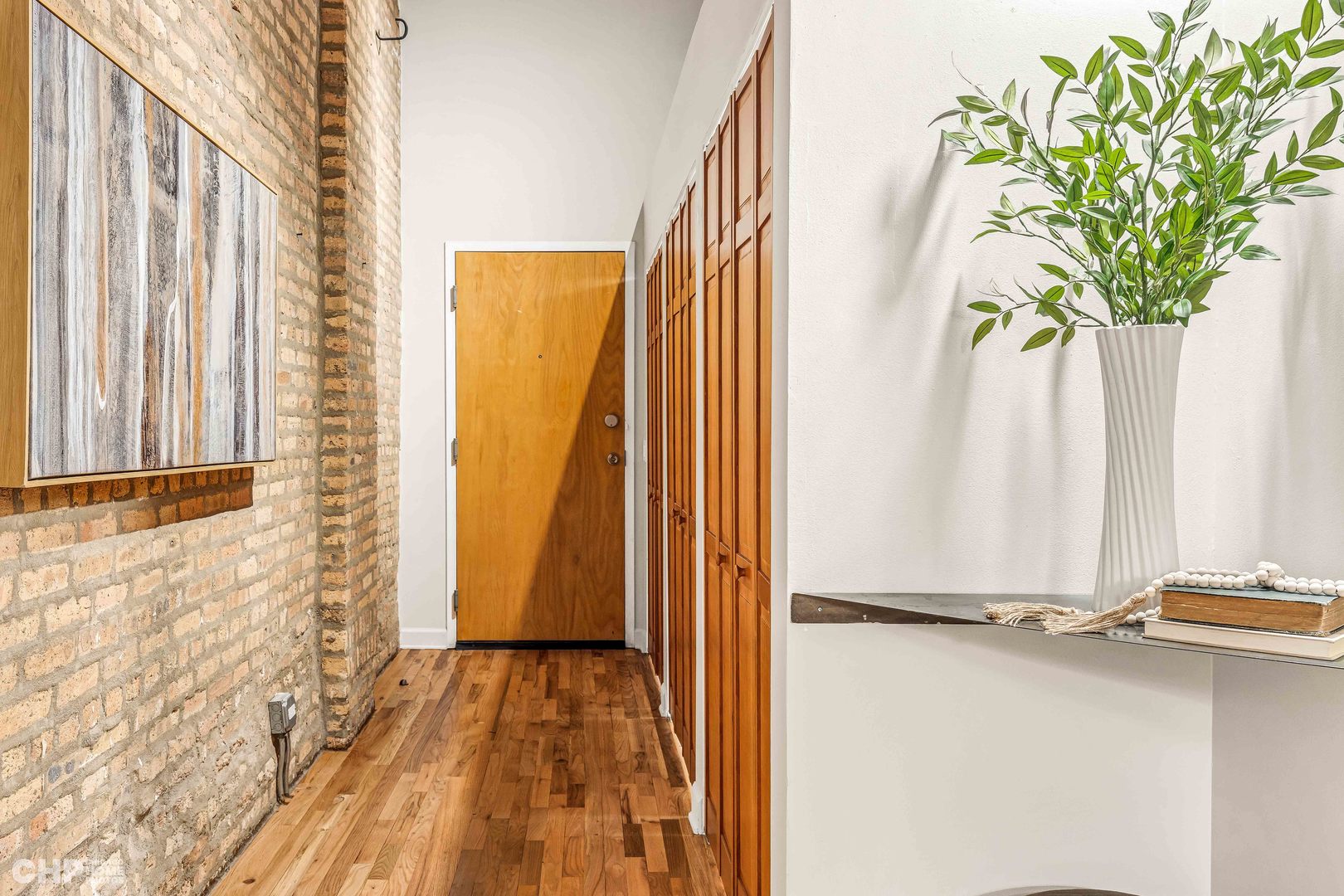 612 N OAKLEY Boulevard Unit: 101