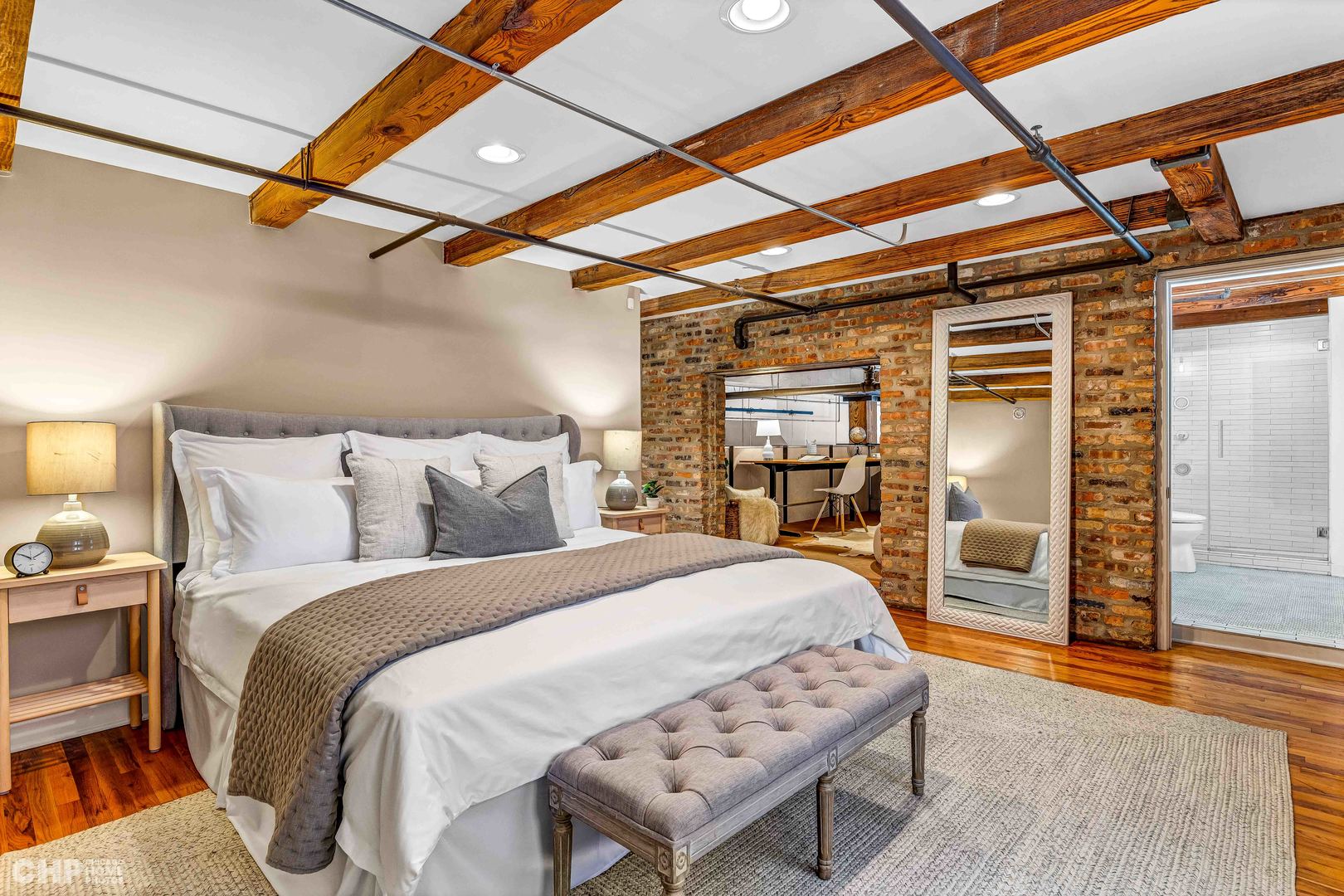 612 N OAKLEY Boulevard Unit: 101