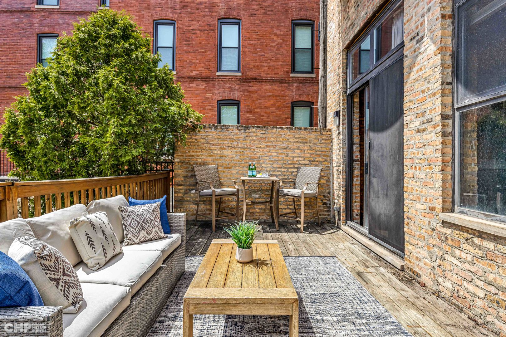612 N OAKLEY Boulevard Unit: 101
