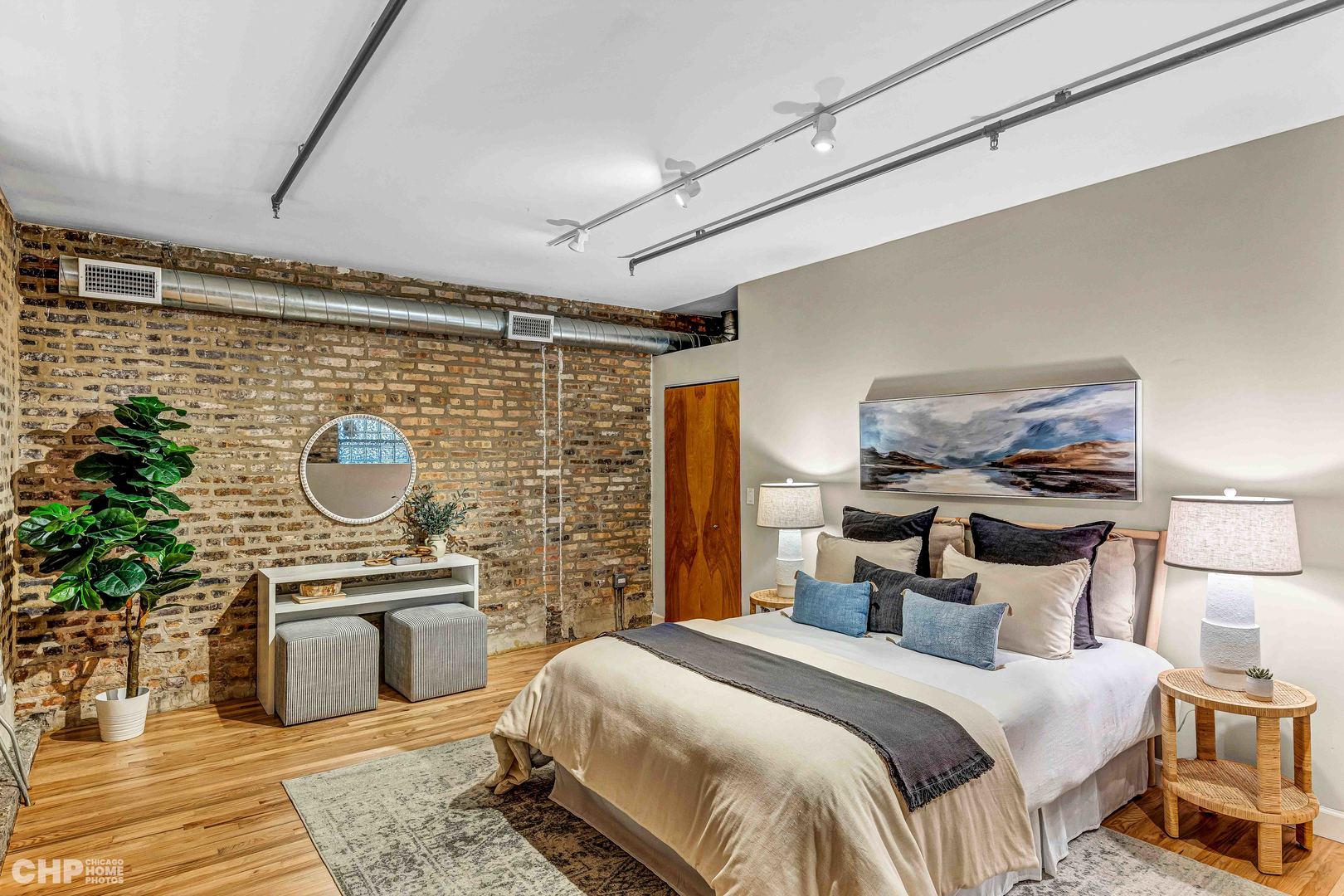 612 N OAKLEY Boulevard Unit: 101