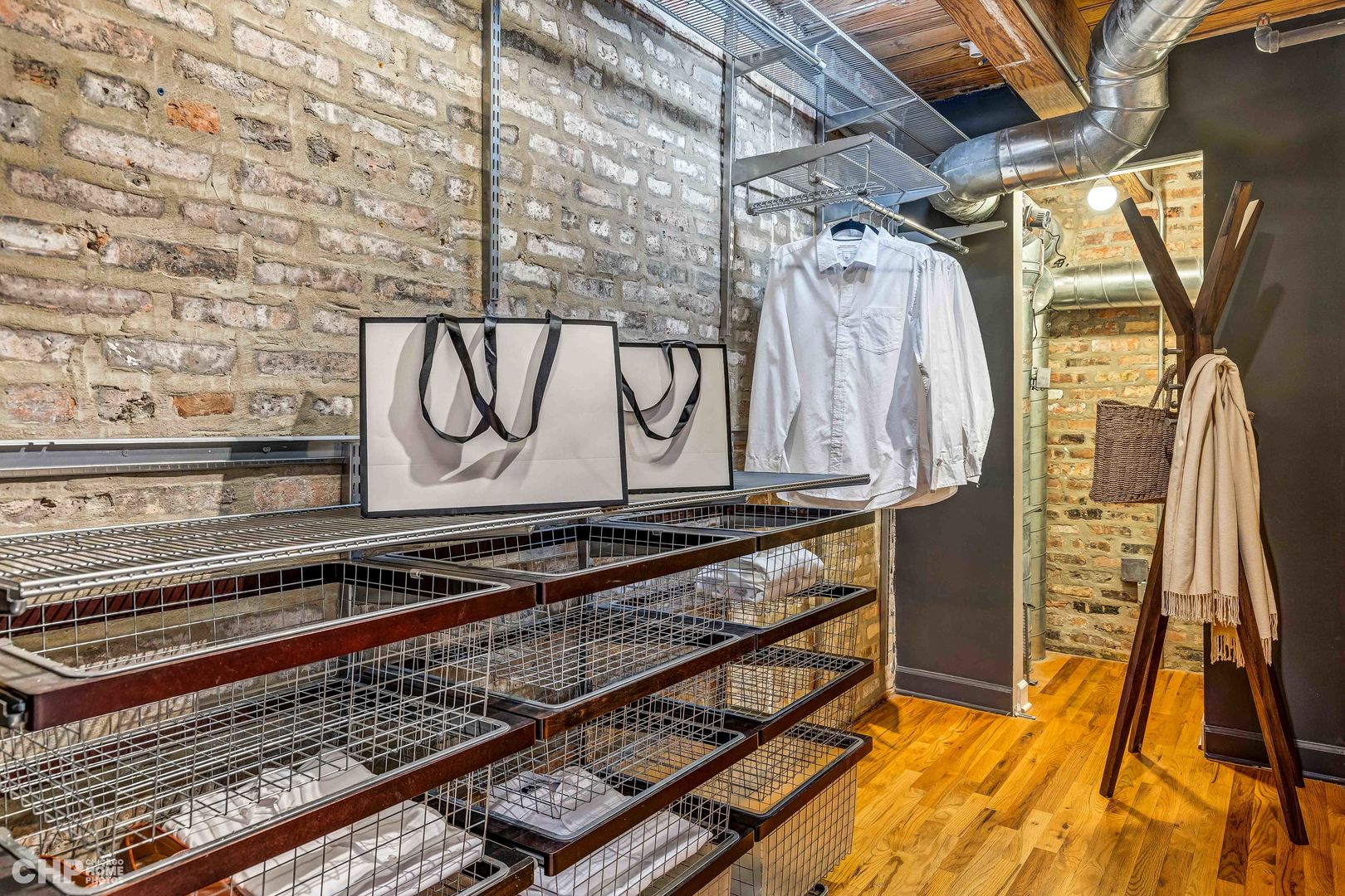 612 N OAKLEY Boulevard Unit: 101