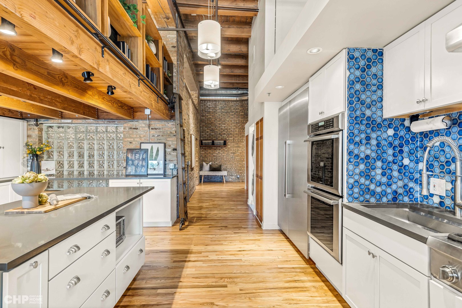 612 N OAKLEY Boulevard Unit: 101