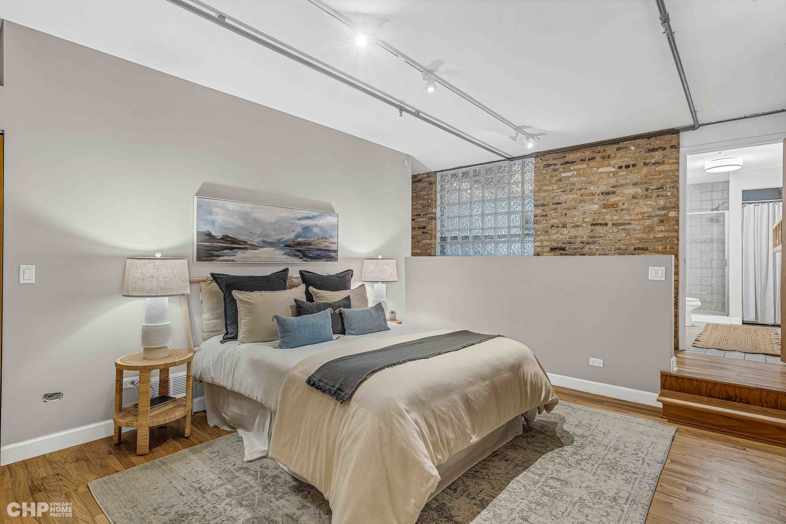 612 N OAKLEY Boulevard Unit: 101