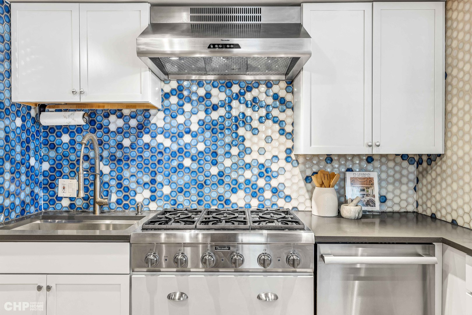 612 N OAKLEY Boulevard Unit: 101