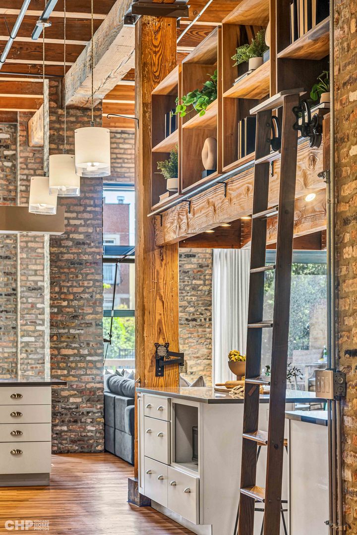 612 N OAKLEY Boulevard Unit: 101