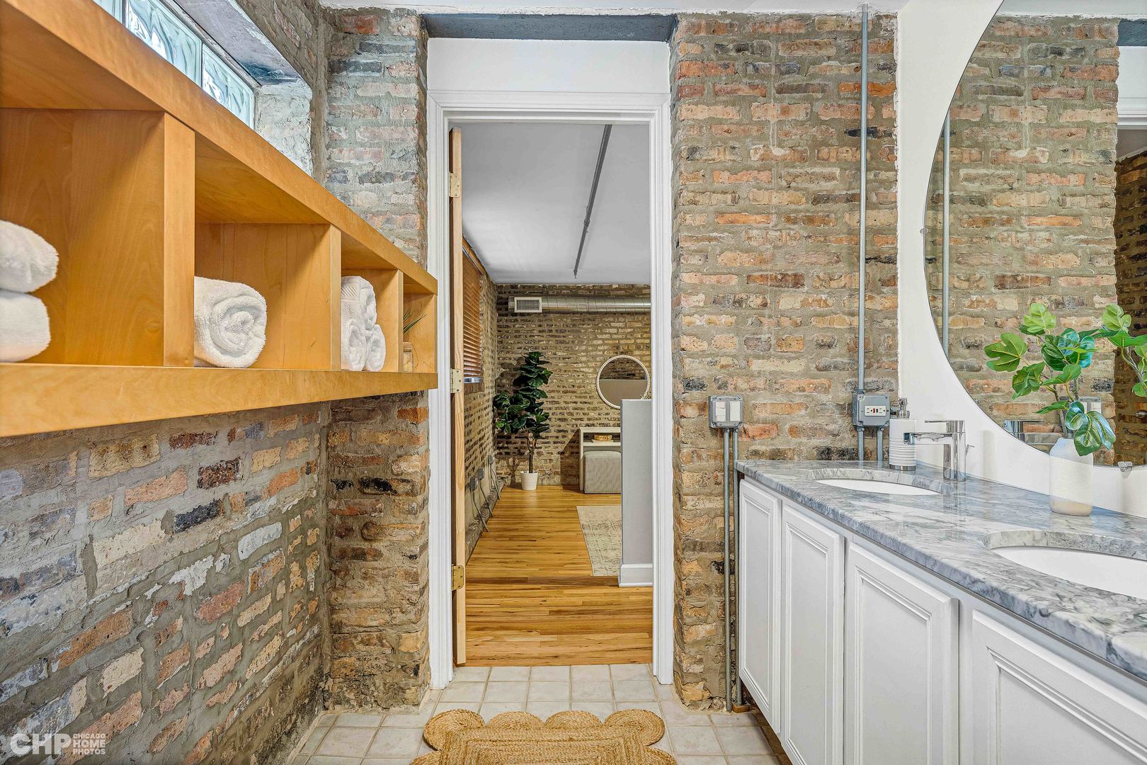 612 N OAKLEY Boulevard Unit: 101