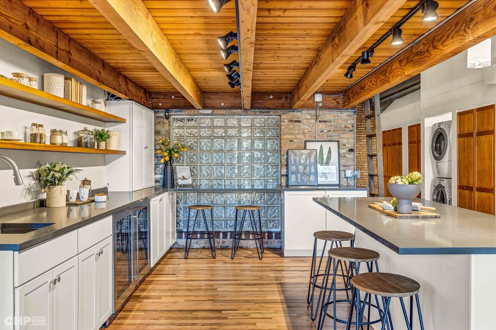 612 N OAKLEY Boulevard Unit: 101