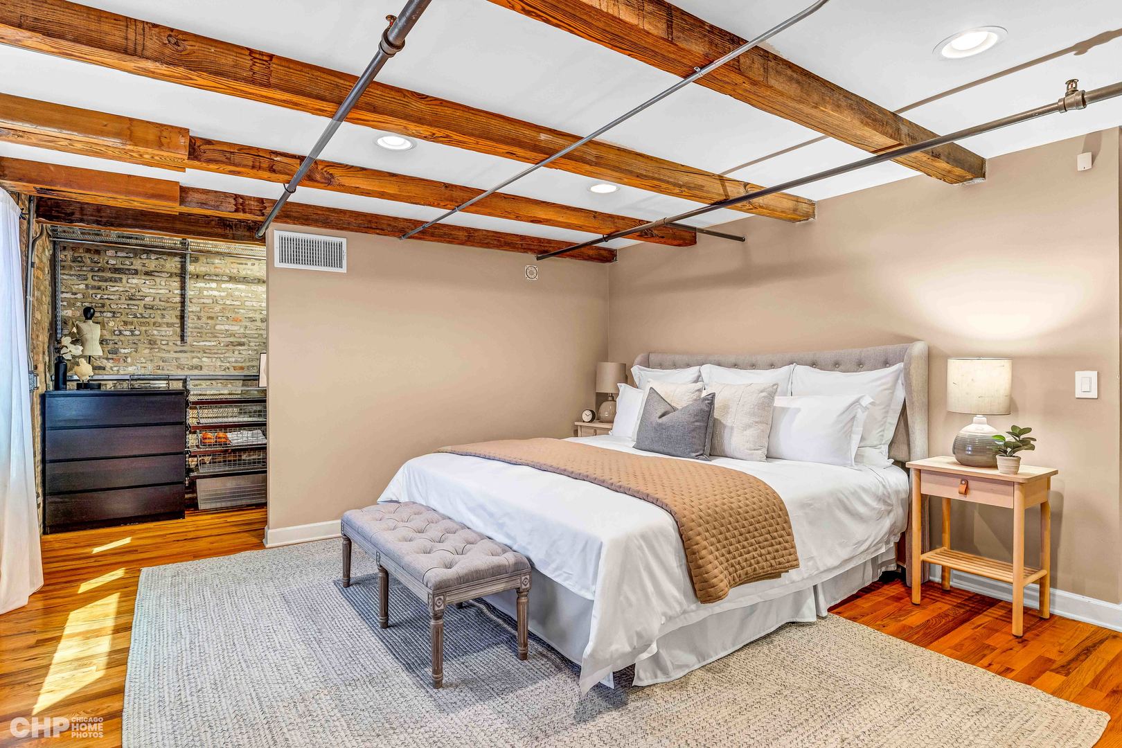 612 N OAKLEY Boulevard Unit: 101