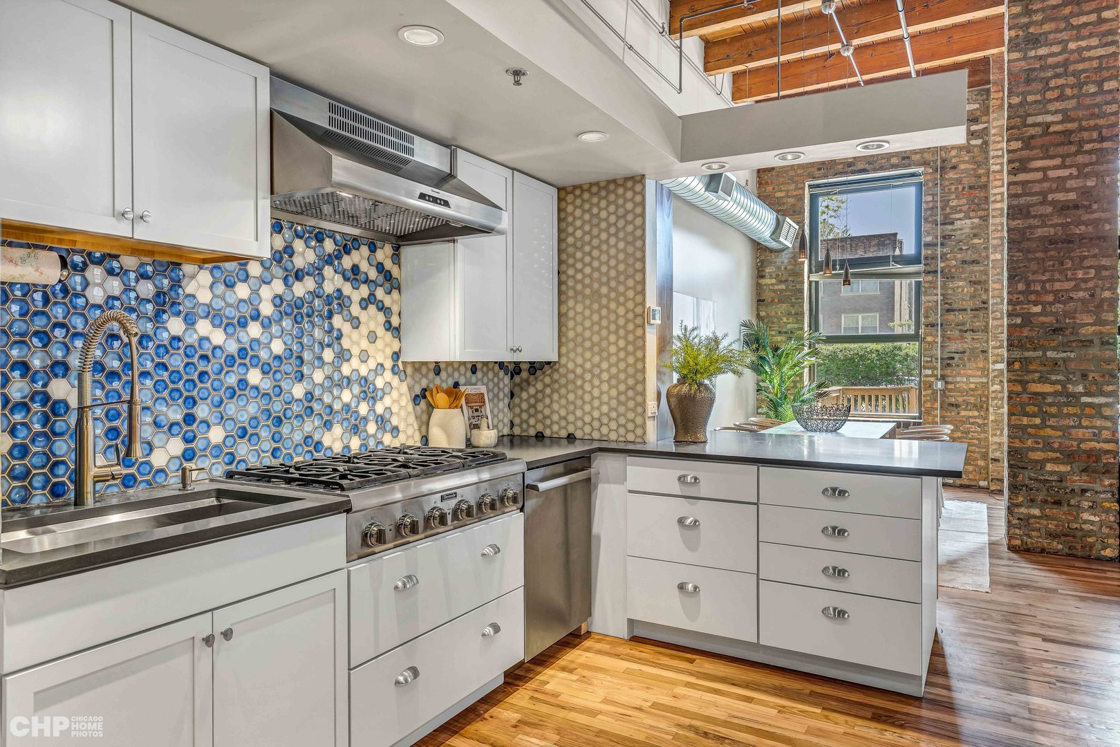 612 N OAKLEY Boulevard Unit: 101
