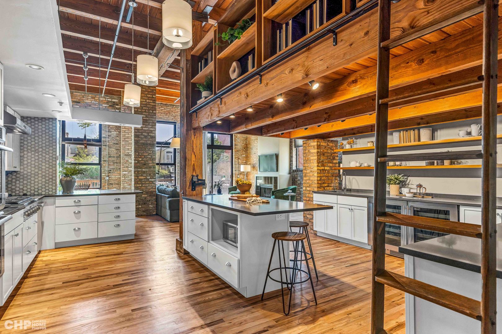 612 N OAKLEY Boulevard Unit: 101