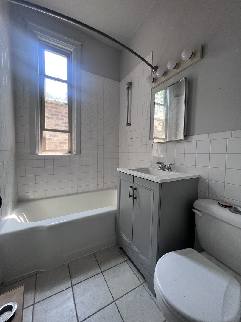 1518 N Elk Grove Avenue Unit: 3