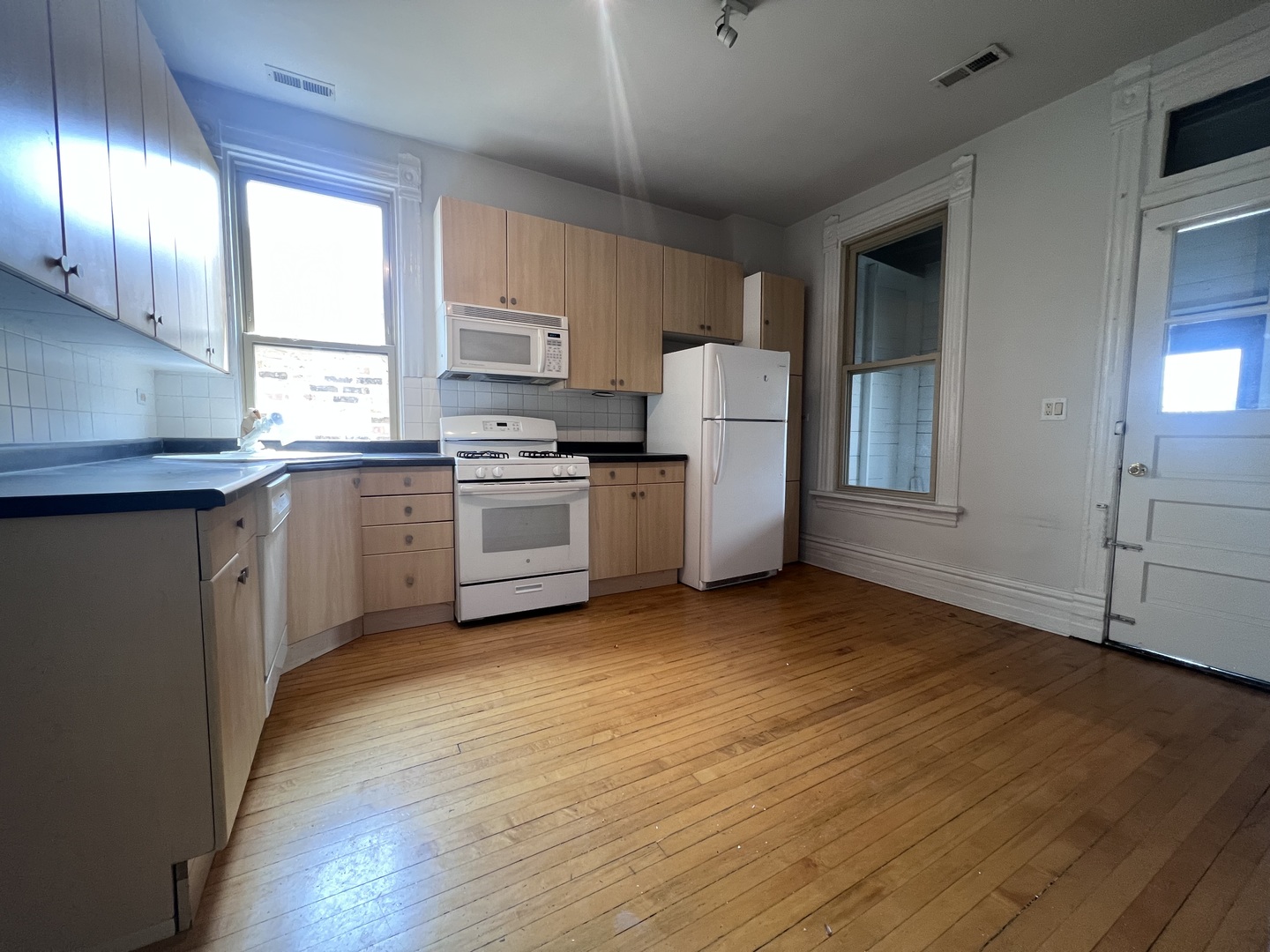 1518 N Elk Grove Avenue Unit: 3