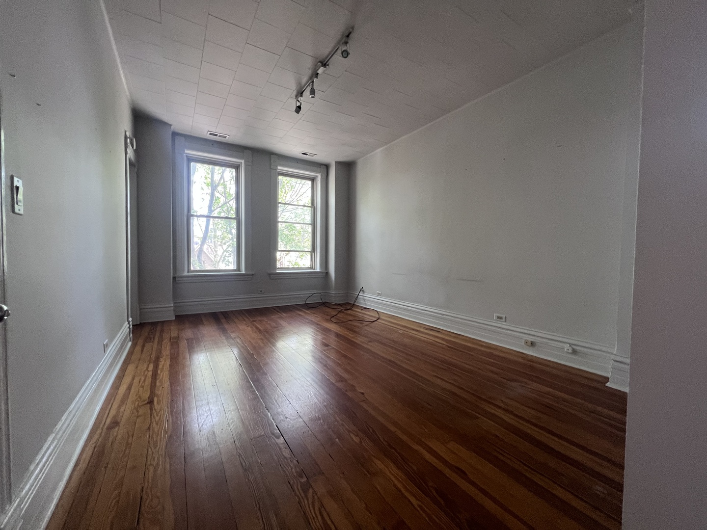 1518 N Elk Grove Avenue Unit: 3