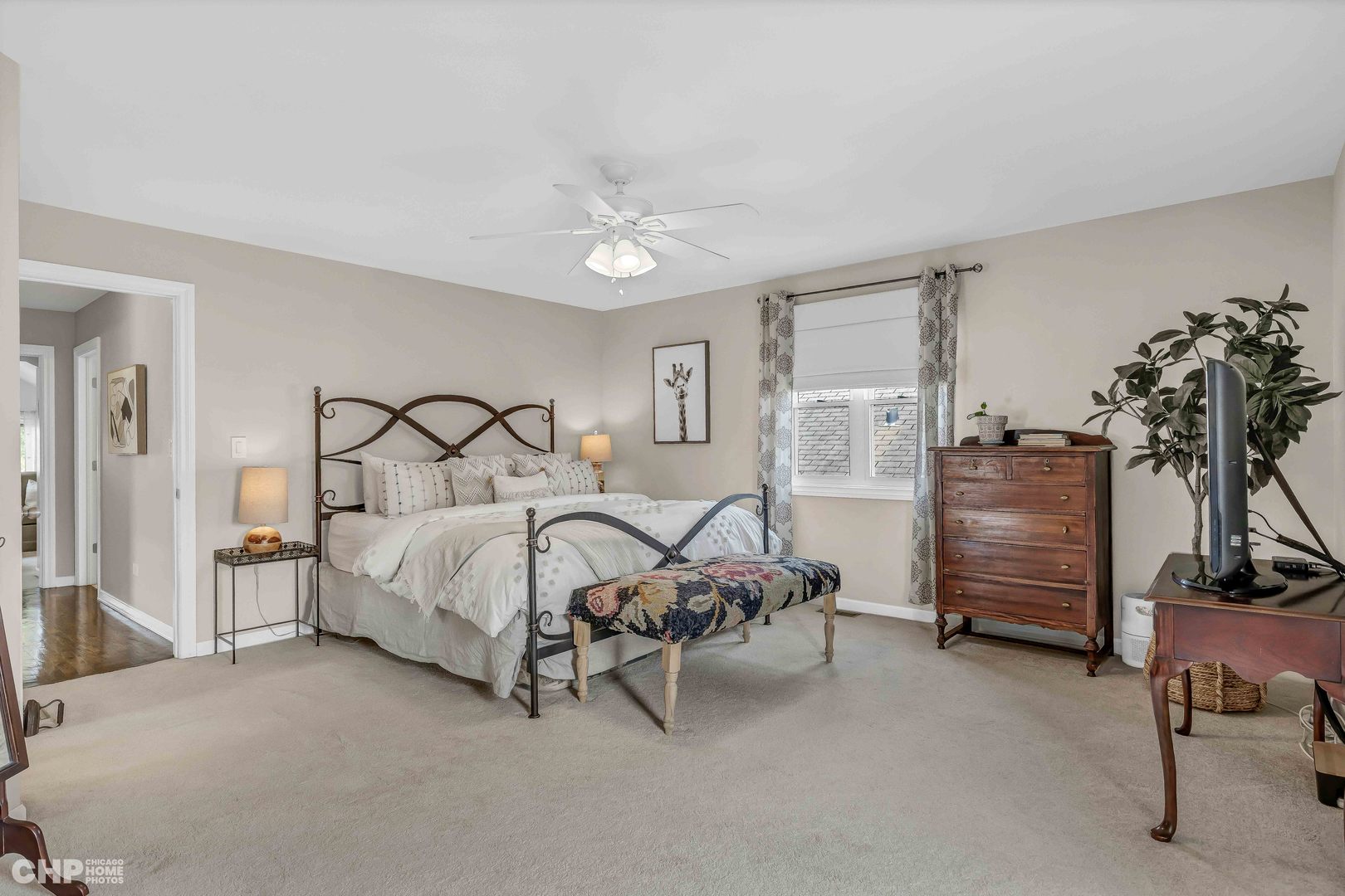 4921 W Newport Avenue