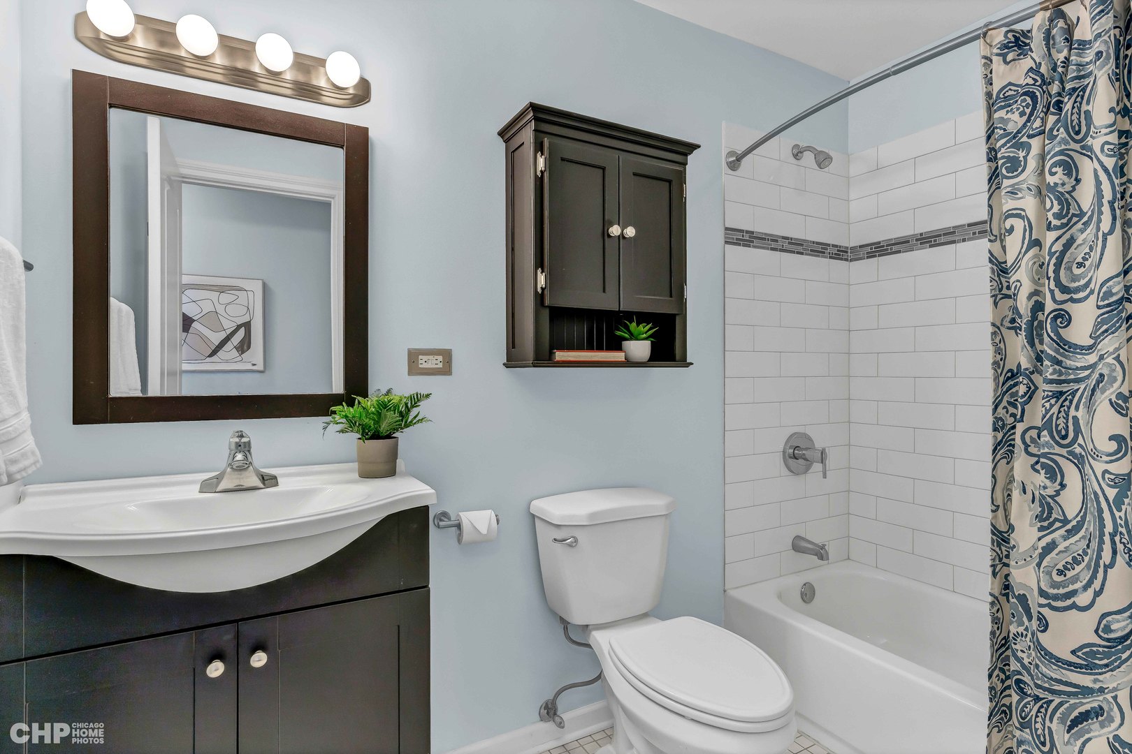 4921 W Newport Avenue