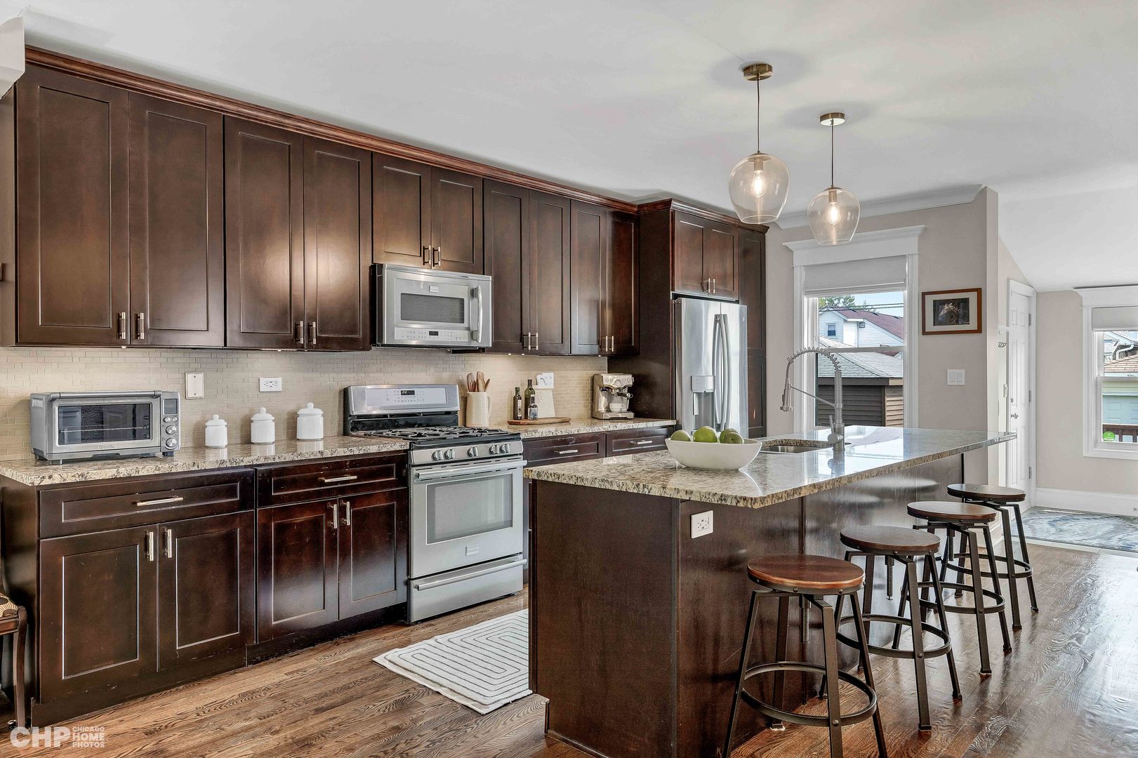 4921 W Newport Avenue